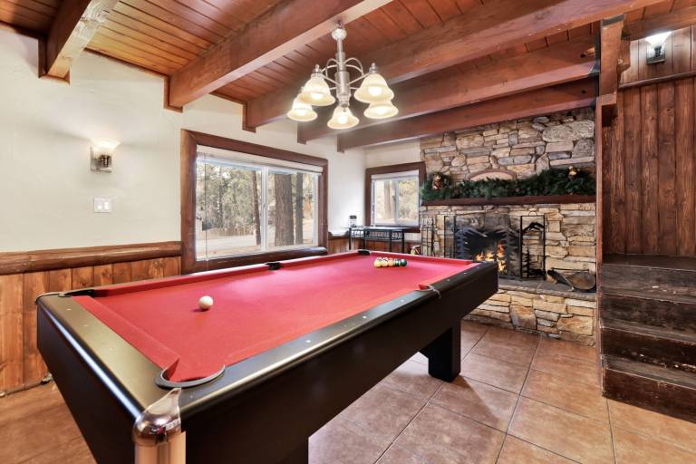 Bear Tracks Ski Haus Retreat- Hot Tub- Pool Table — photo 5