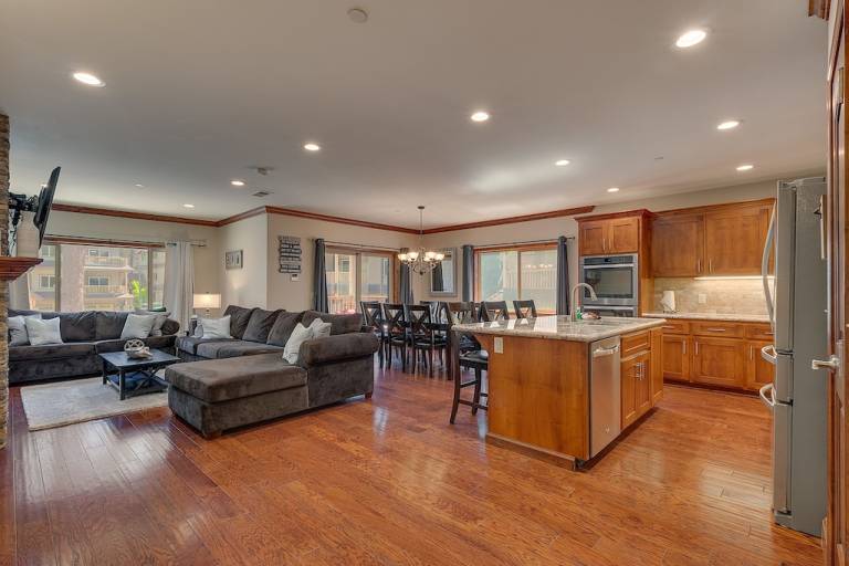 Condo  Stateline