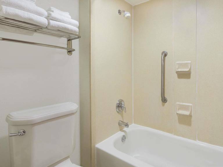Baymont by Wyndham Orangeburg North — photo 2