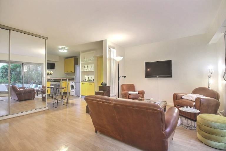 Rental apartment with yard — photo 5