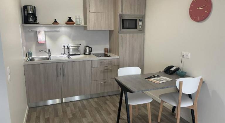Serviced apartment with sauna & private pool — photo 5