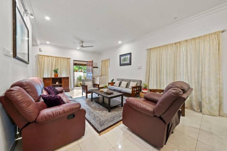 Villa with grill & patio in Anekal