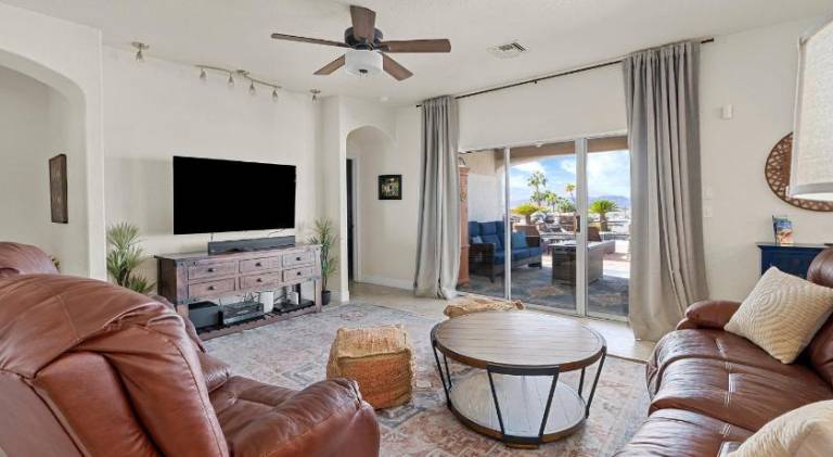 Vacation home with pool & hot tub — photo 2