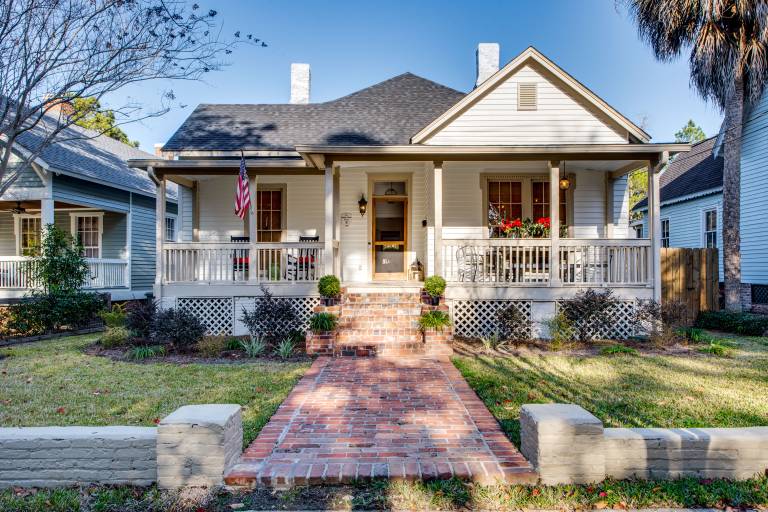 Walk to Broad St! Family Home in Historic District — photo 2