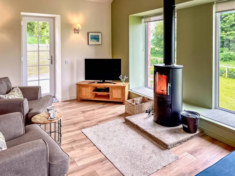 Family-oriented cottage with yard | River view | Pets are welcome — photo 4