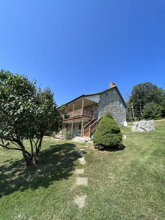 Farmhouse Blue Ridge Summit