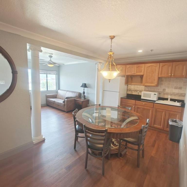 Mountain Vista Inn & Suites - Near the Island InPigeon Forge — photo 3