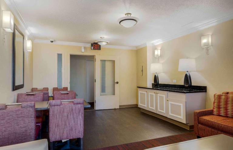 Extended Stay America Suites - Boston - Waltham - 52 4th Ave. — photo 3
