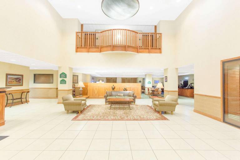 Wingate by Wyndham Bentonville Airport — photo 5