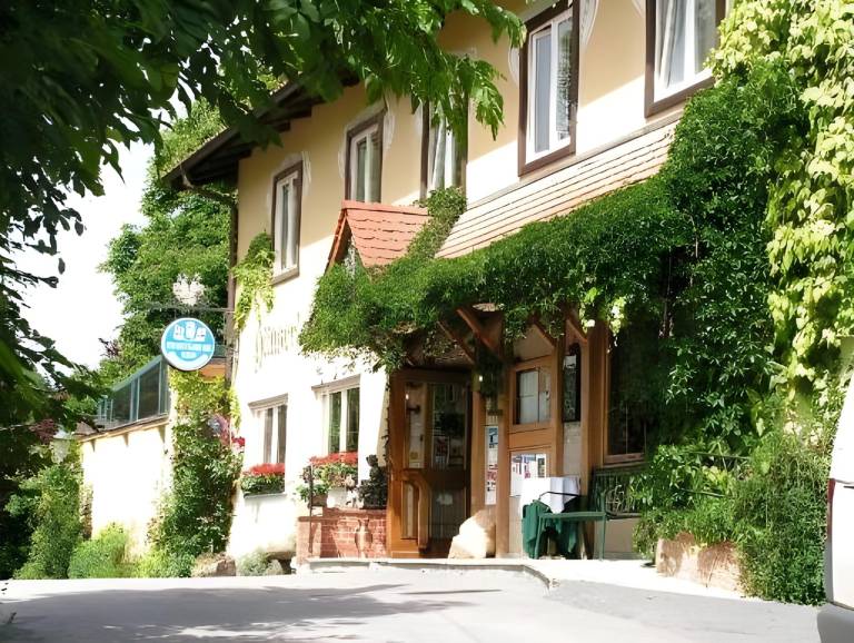 Hotel Restaurant - Hauserl im Wald Graz in Graz