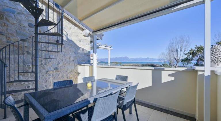 Lovely house with yard, patio & private pool | Suitable for remote work | Pet-friendly — photo 4