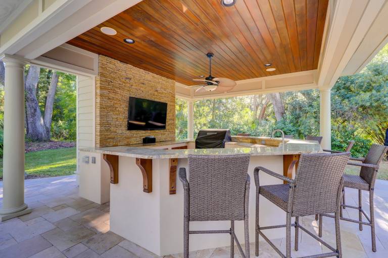 House with private pool, hot tub & BBQ | City view — photo 2