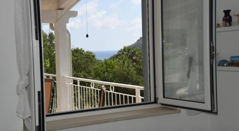 Nice house with yard & terrace | Pets allowed — photo 4