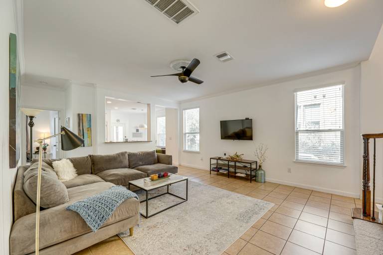 5 Mi to Lake Travis Pet Friendly Home w Yard