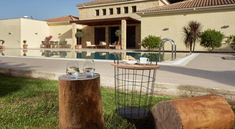 Villa with private pool, barbeque & patio | Good for workation — photo 4