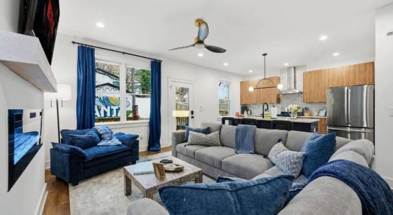 Vacation home with jacuzzi — photo 2