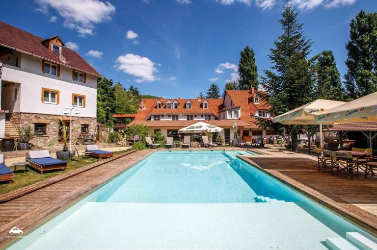 Nomad Hotel & Glamping in Eger