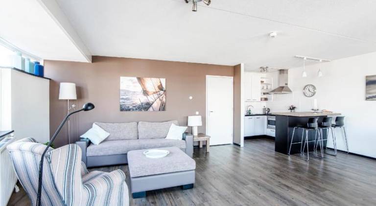 Rental apartment with patio — photo 4