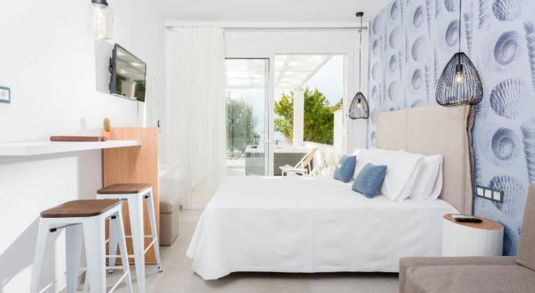 Serviced apartment with garden, terrace & pool | Beach nearby | Pets allowed — photo 2