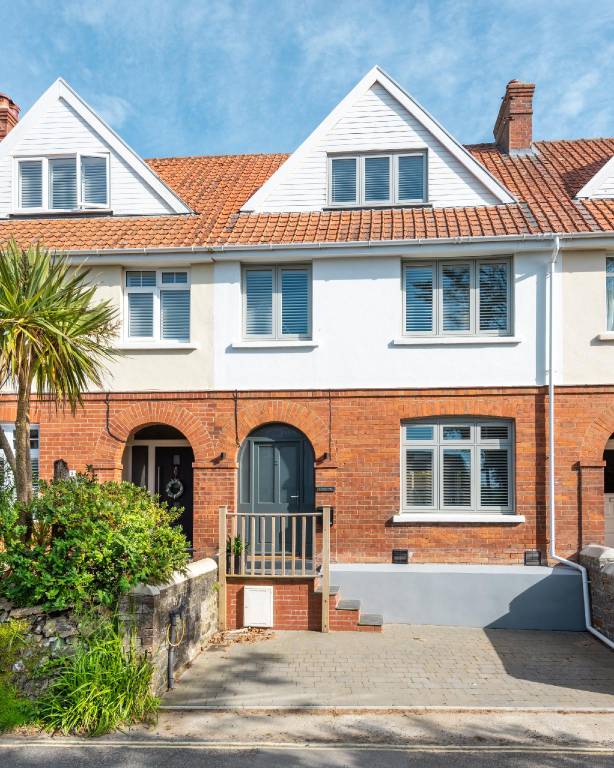 Vacation home with yard in Bideford