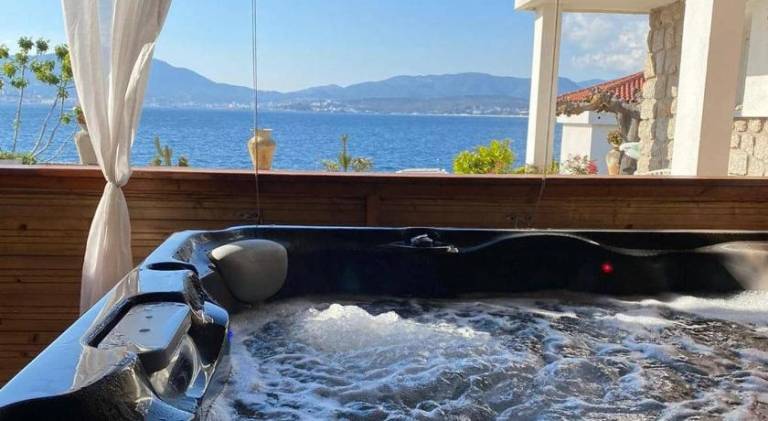 Serviced apartment with patio & hot tub in Grosseto-Prugna