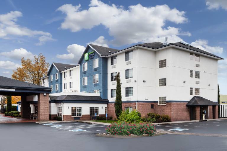 Holiday Inn Express Hotel & Suites Portland - Jantzen Beach By IHG in Portland, OR