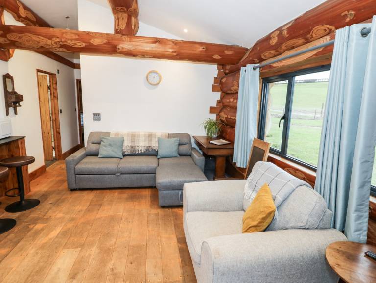 Child-friendly cottage with jacuzzi & yard | Dogs allowed — photo 4