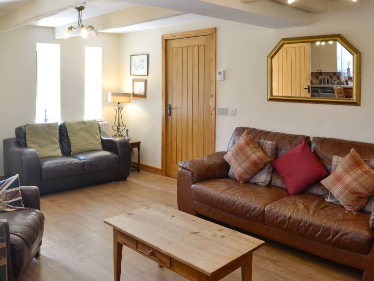 Children-friendly beautiful cottage with garden, grill & hot tub | Pets allowed — photo 4
