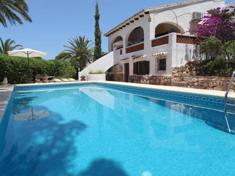 Charming Villa with Private Pool, 500m from the Beach in Moraira — photo 2
