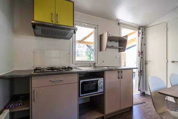Campsite Spina Family Camping Village - Mobile home Classic 2 bdr. 4/6 pers. Covered Decking A/C — photo 5