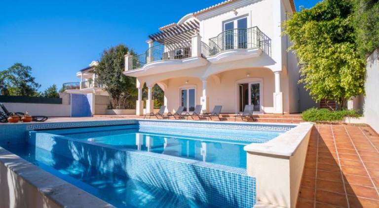 Vacation home with terrace, garden & private pool in Lagos