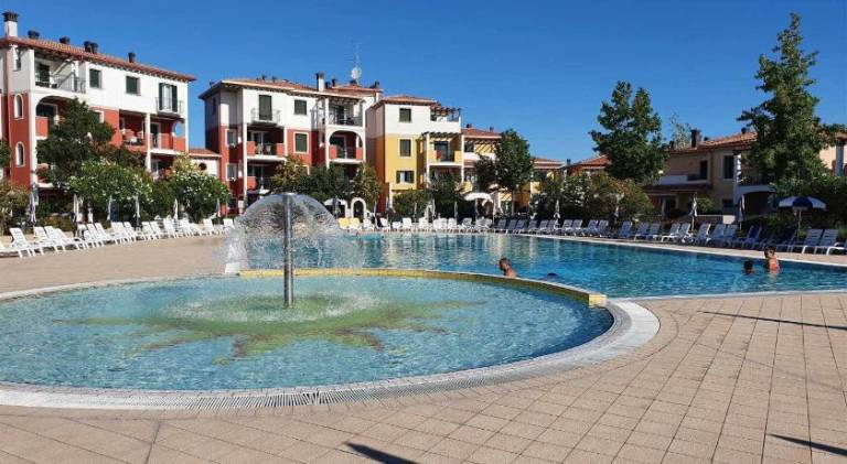 Rental apartment with patio & pool in Caorle
