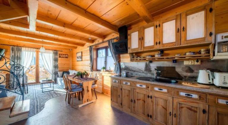 Pleasant chalet with barbeque, hot tub & yard | Pets are welcome — photo 5