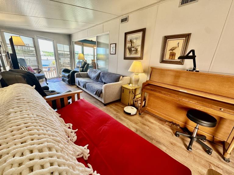 Children-friendly beautiful house with pool & jacuzzi | River view | Dogs allowed — photo 5