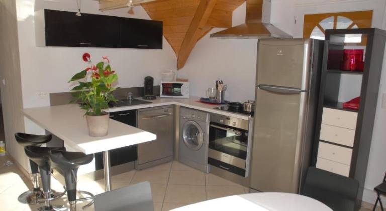 Chalet with patio, garden & grill — photo 4