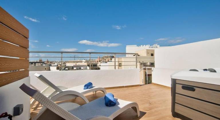 Holiday apartment with hot tub & terrace | Close to the beach | Good for workation | Pets allowed — photo 4