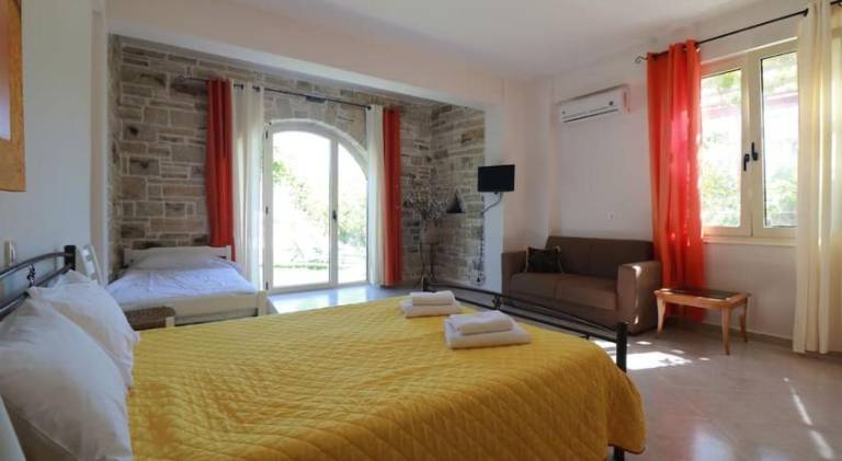 Holiday apartment with 3 rooms for 6 persons — photo 2