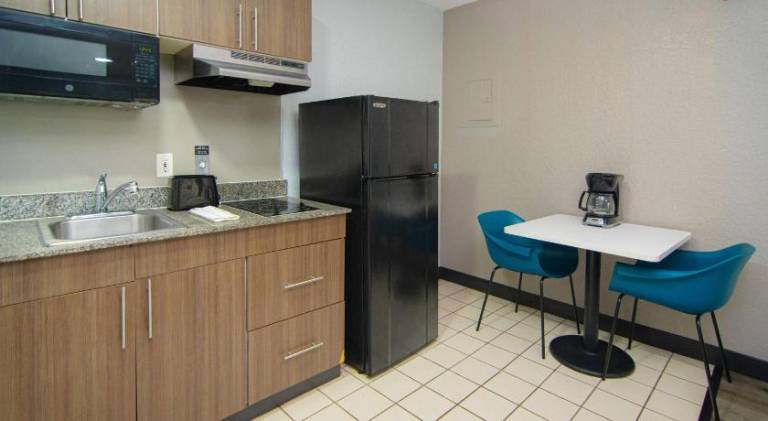 Studio 6 Extended Stay - West Palm Beach, FL — photo 3