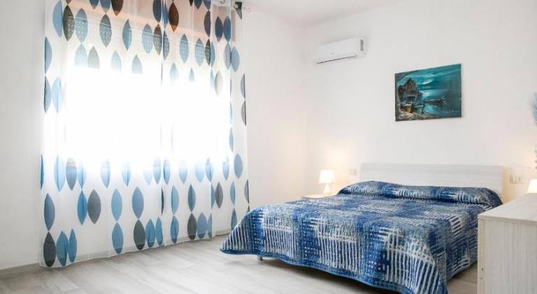 Beautiful apartment with garden & terrace | Dogs allowed in Bosa