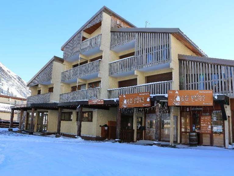 Studio cabin at foot of slopes, balcony, parking, pets allowed — photo 5