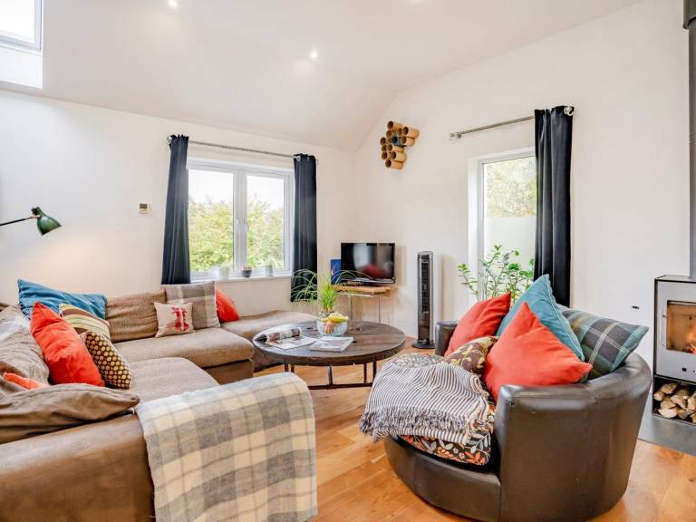 Cottage with hot tub & garden in Carmarthen
