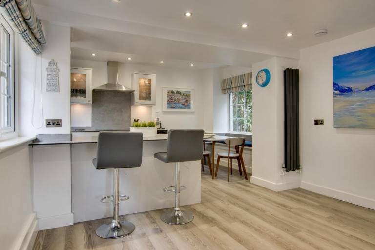 Cottage with 2 rooms for 5 persons — photo 4