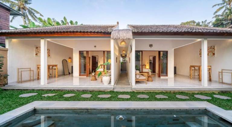 Villa with garden, private pool & patio — photo 3