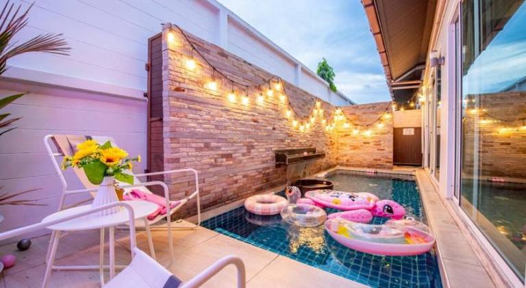 Villa with pool — photo 5