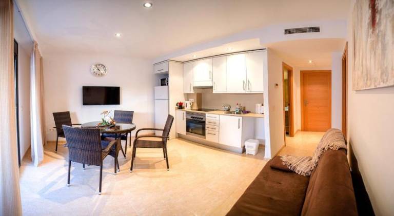 Family-oriented apartment with patio | Close to the beach | Dogs allowed — photo 2