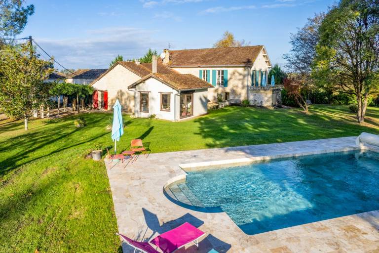 Child-friendly lovely villa with yard, patio & private pool | Dogs allowed in Libourne