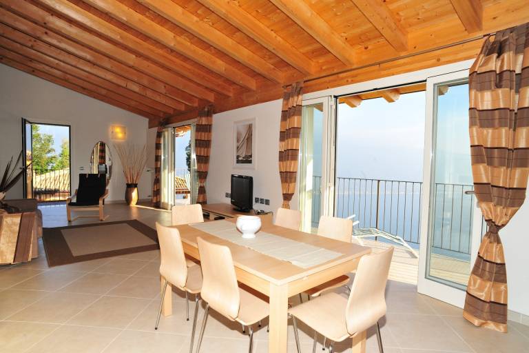 Holiday apartment with garden — photo 2