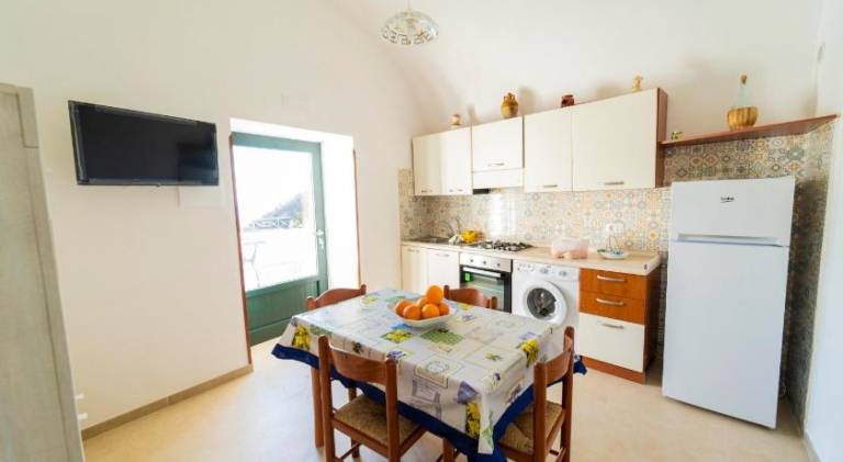 House with 2 rooms for 4 persons — photo 4