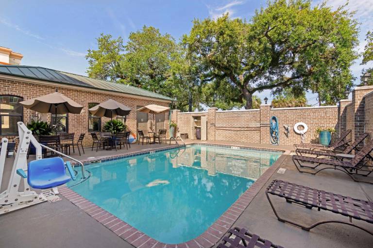 Best Western Savannah Historic District — photo 2