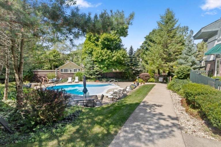 Apartment Lake Geneva